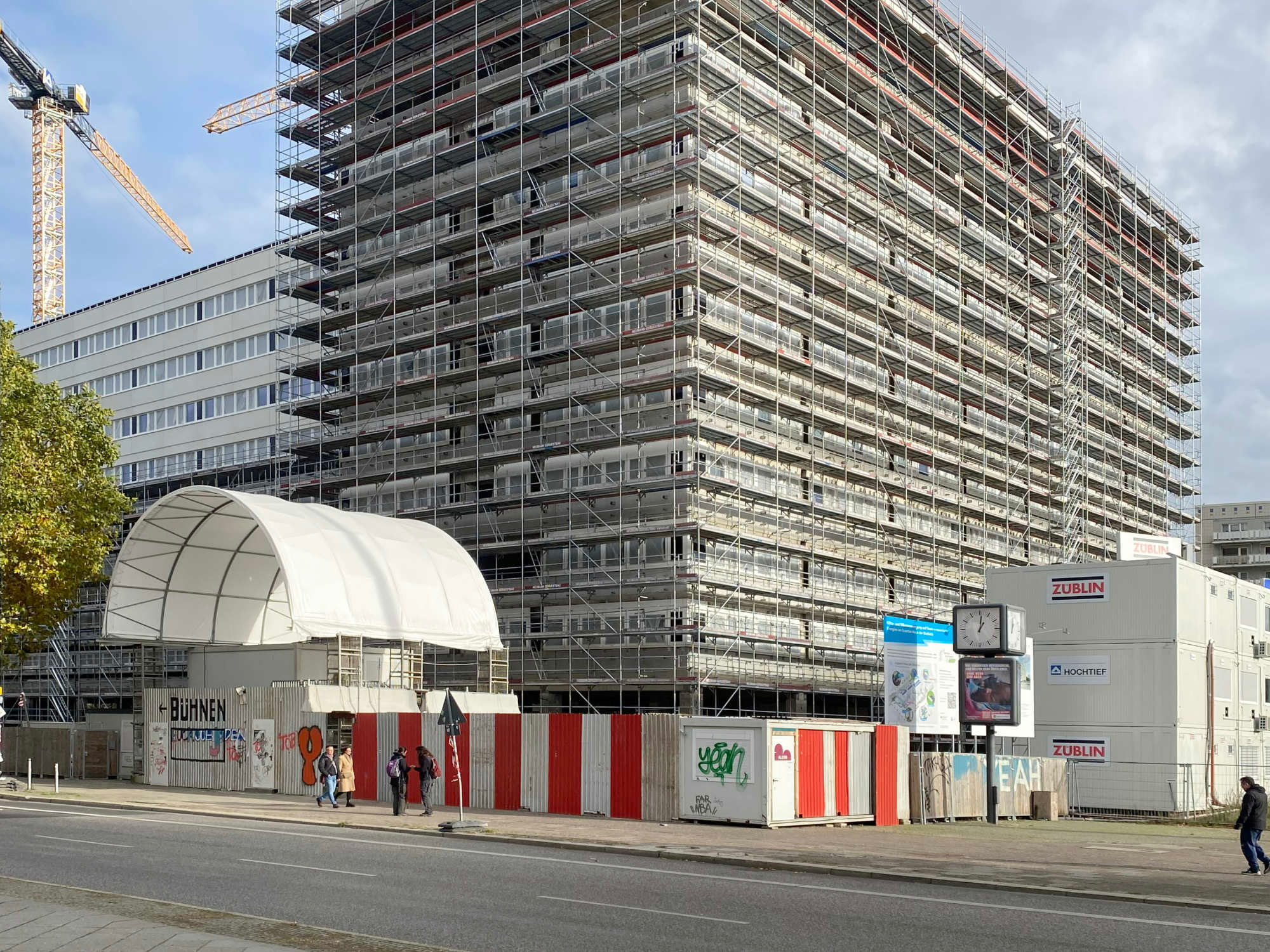 Seit einigen Jahren schon werden Erdgeschoss und Innenhof von der Stadtgesellschaft genutzt.