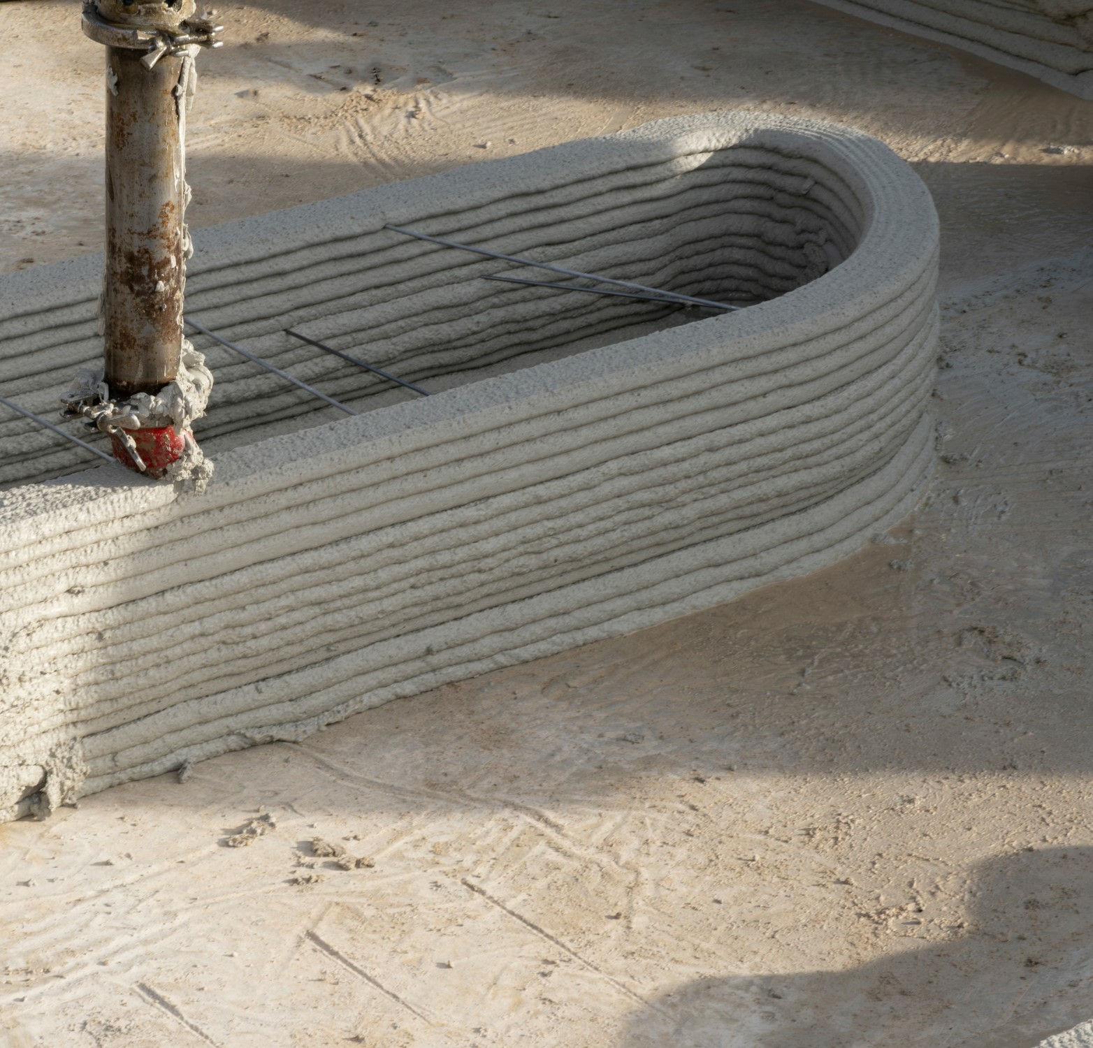Umgesetzt wurde die gedruckte Betonstruktur mit der Betondrucktechnologie von Peri 3D Construction. 