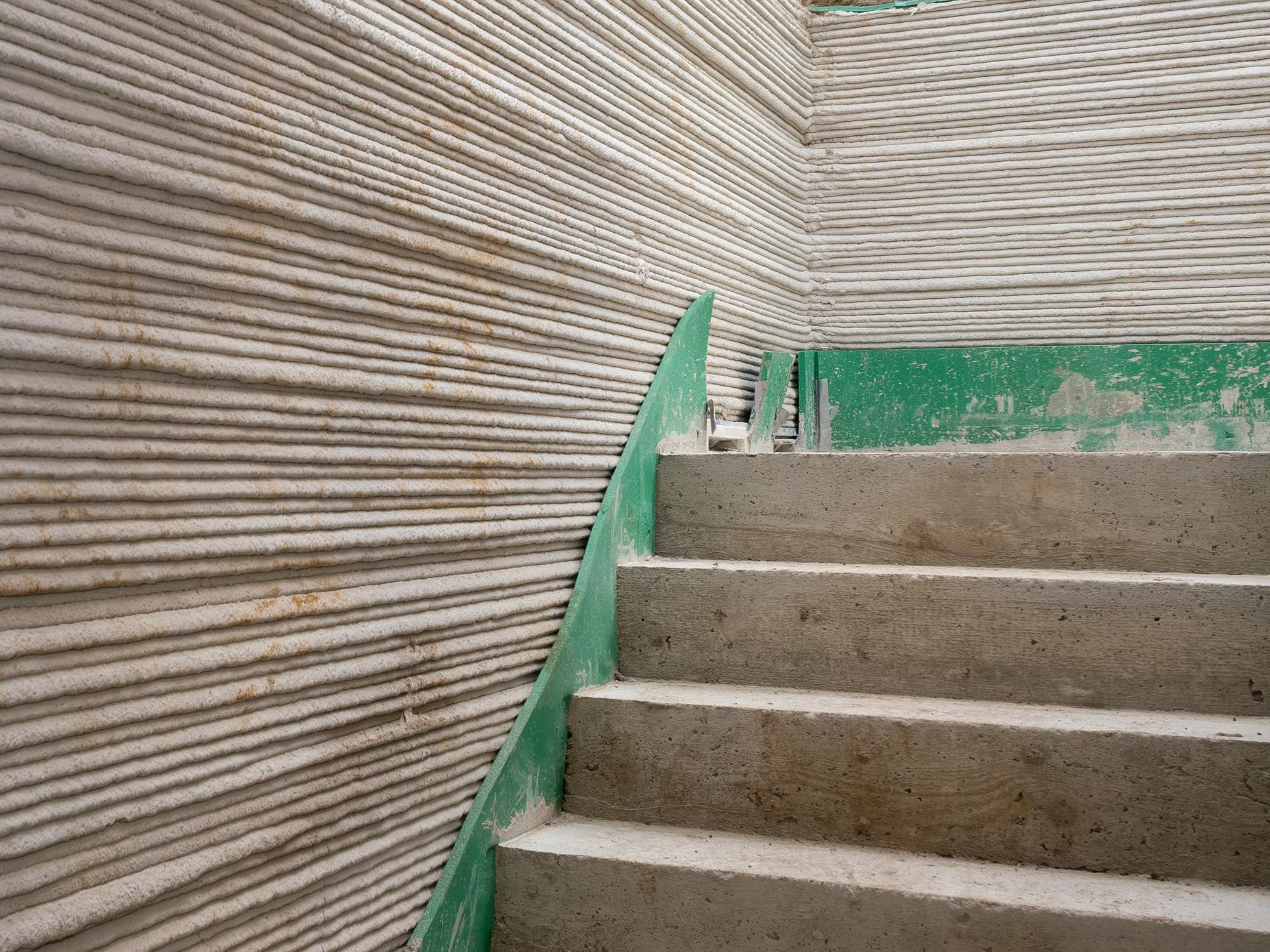 Im nordrhein-westphälischen Lünen entsteht aktuell ein dreigeschossiges Wohnhaus mithilfe des 3D-Betondrucks. 