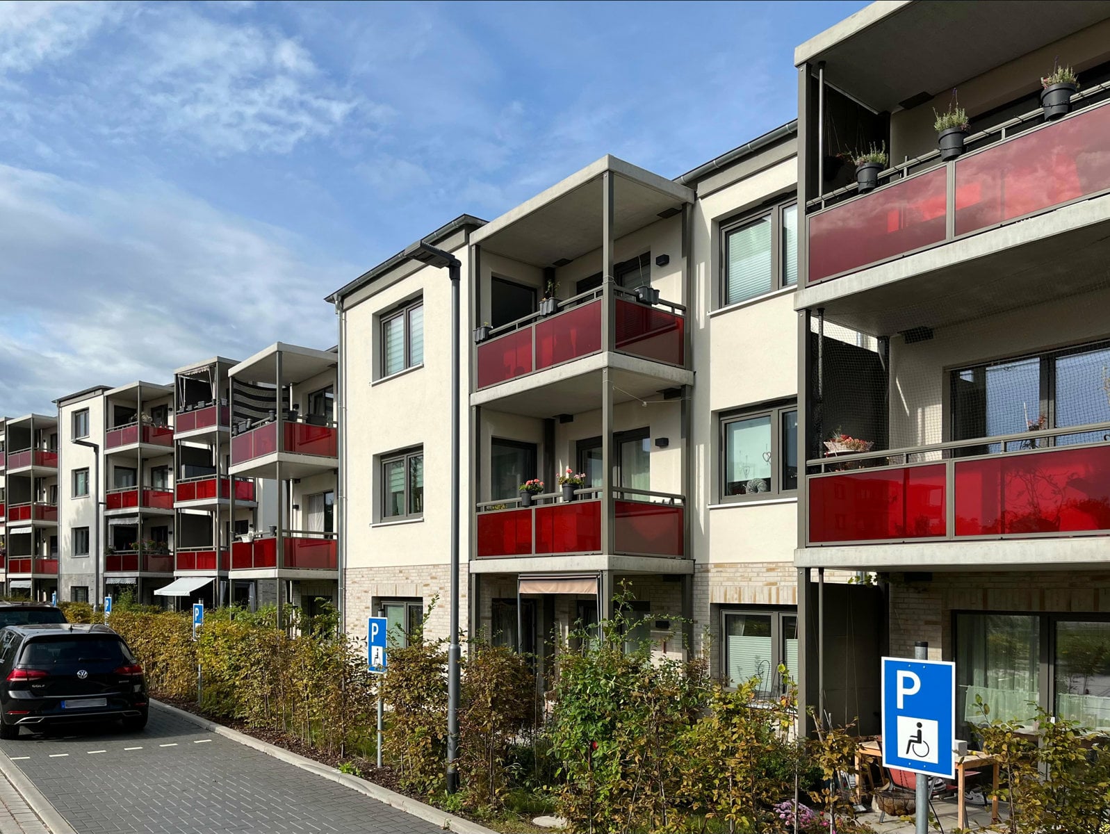 Die Wolfsburger Wohnungsgesellschaft Neuland hat es sich zum Ziel gesetzt, kostengünstig, nachhaltig und schnell zu bauen und dabei Wohnungen zu entwickeln, die langfristig nutzbar sind.
