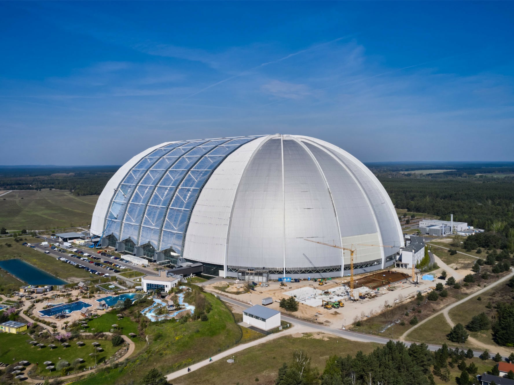 Das Tropical Islands, ein Freizeitpark in einem ehemaligen Luftschiffhangar, musste neu gedämmt werden.