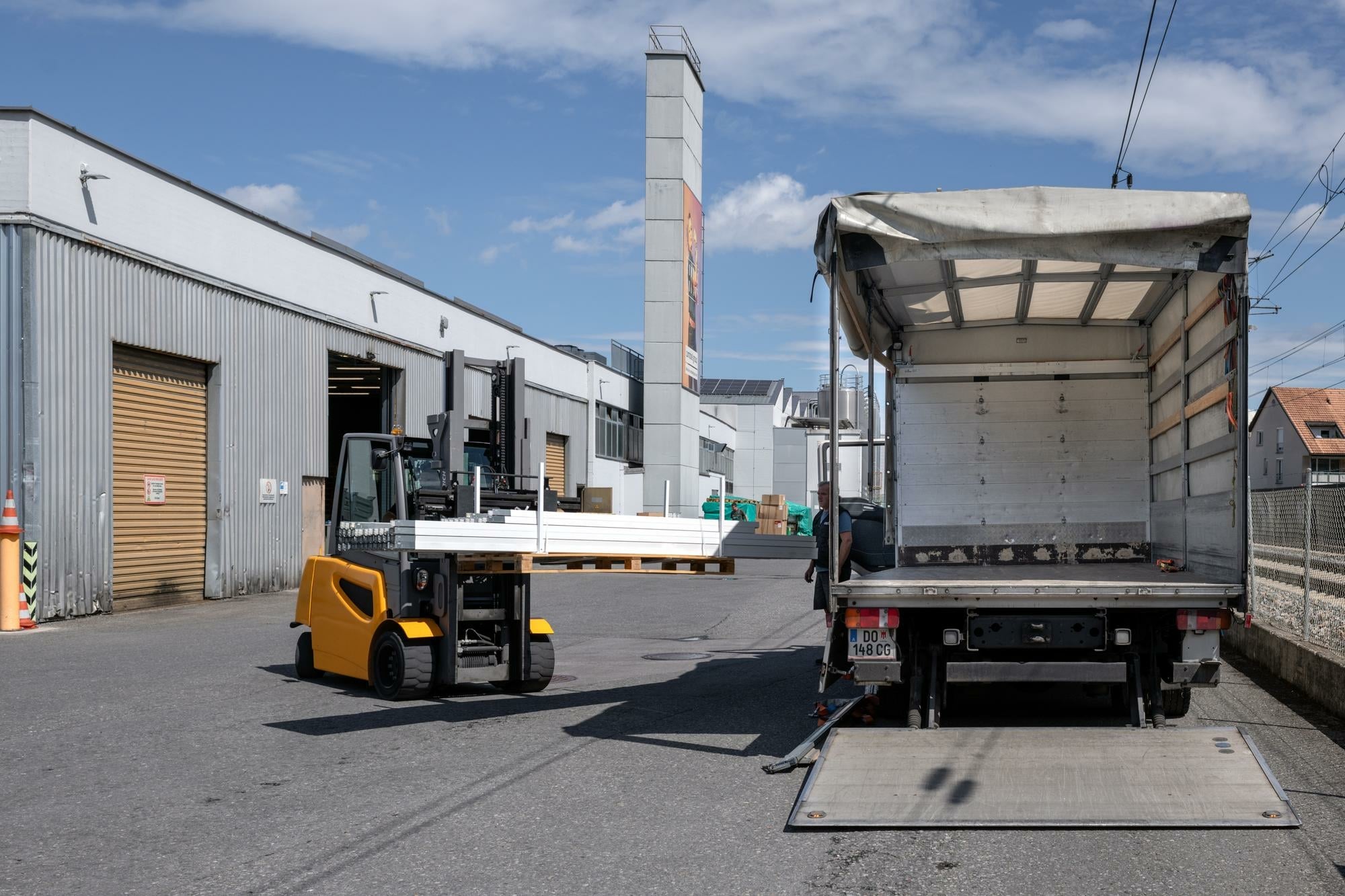 Erforderlich ist auch ein sorgfältiger Transport der Tragschienen zum Zulieferer, damit sie ohne Qualitätsverlust als Sekundärrohstoff für die nächste Leuchtengeneration eingesetzt werden können.