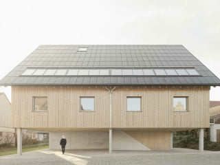 Das Haus Hoinka verfügt über eine Strohballendämmung. Entworfen hat es das Architekturbüro Atelier Kaiser Shen.
