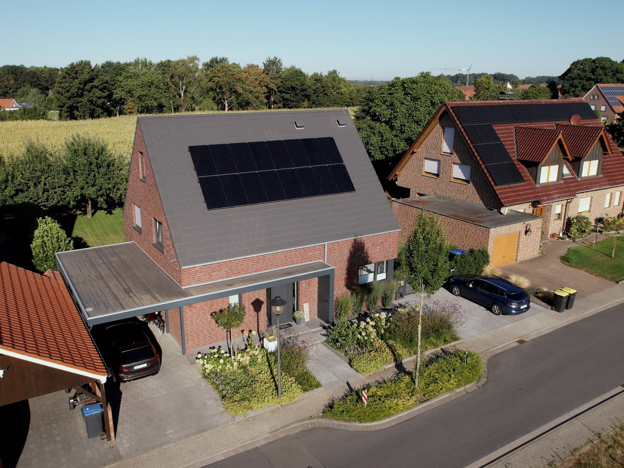 Das neu errichtete Einfamilienhaus in Raesfeld ist mit effizienter Systemtechnik auf niedrige Energiekosten ausgerichtet.