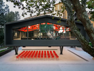 Unweit des zweitgrößten Parks in Rom realisierten Alvisi Kirimoto und Studio Gemma ein neues Gebäude für eine Privatuniversität.