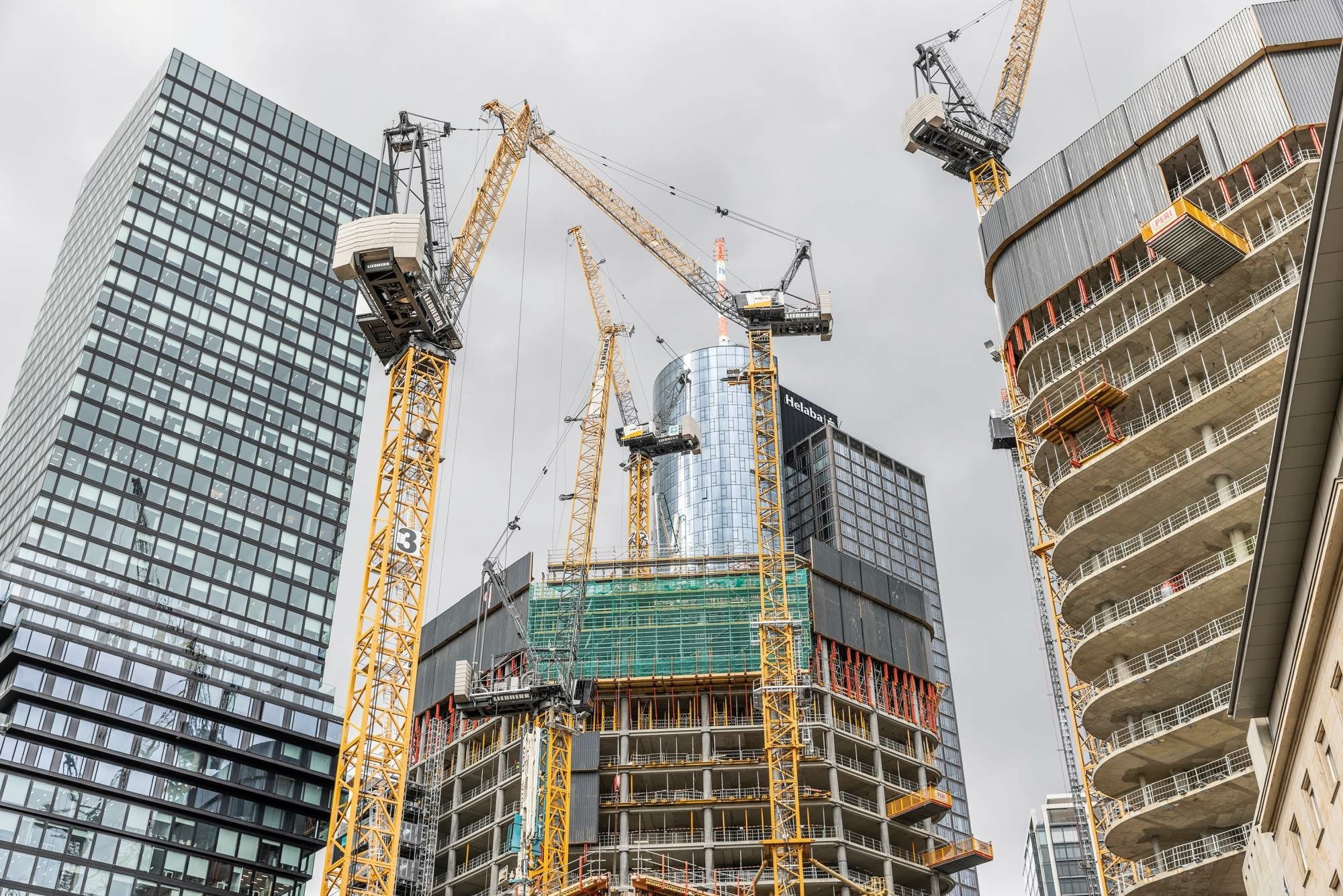   Auf dem ehemaligen Deutsche-Bank-Dreieck in Frankfurt am Main wachsen bis 2025 vier Türme in die Höhe. 