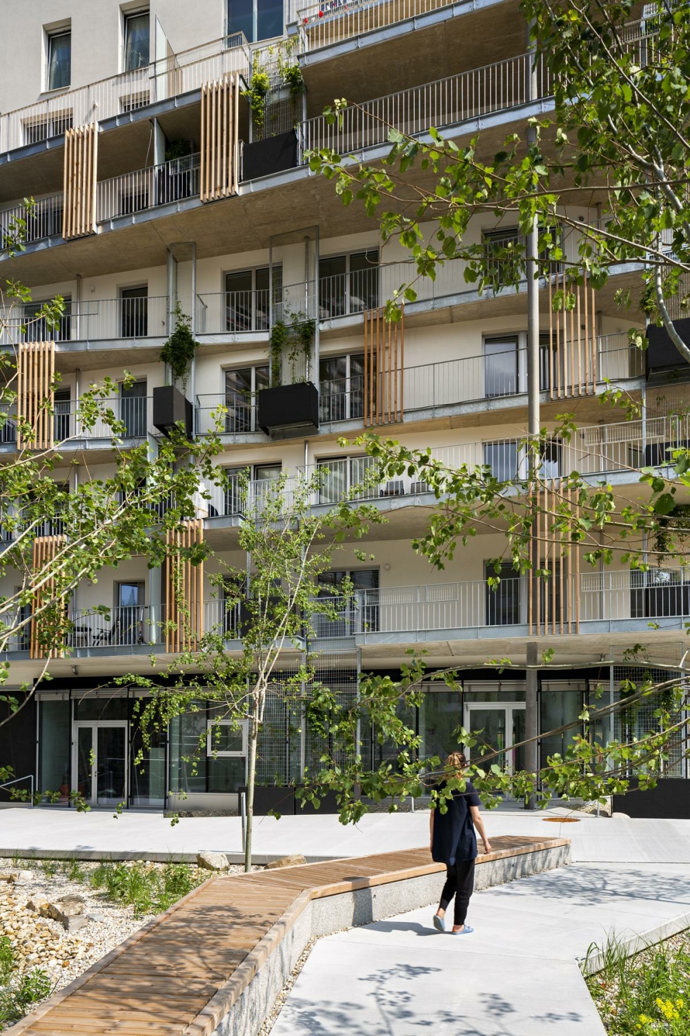 Das Gebäude beherbergt insgesamt 37 Wohnungen und 19 Apartments.