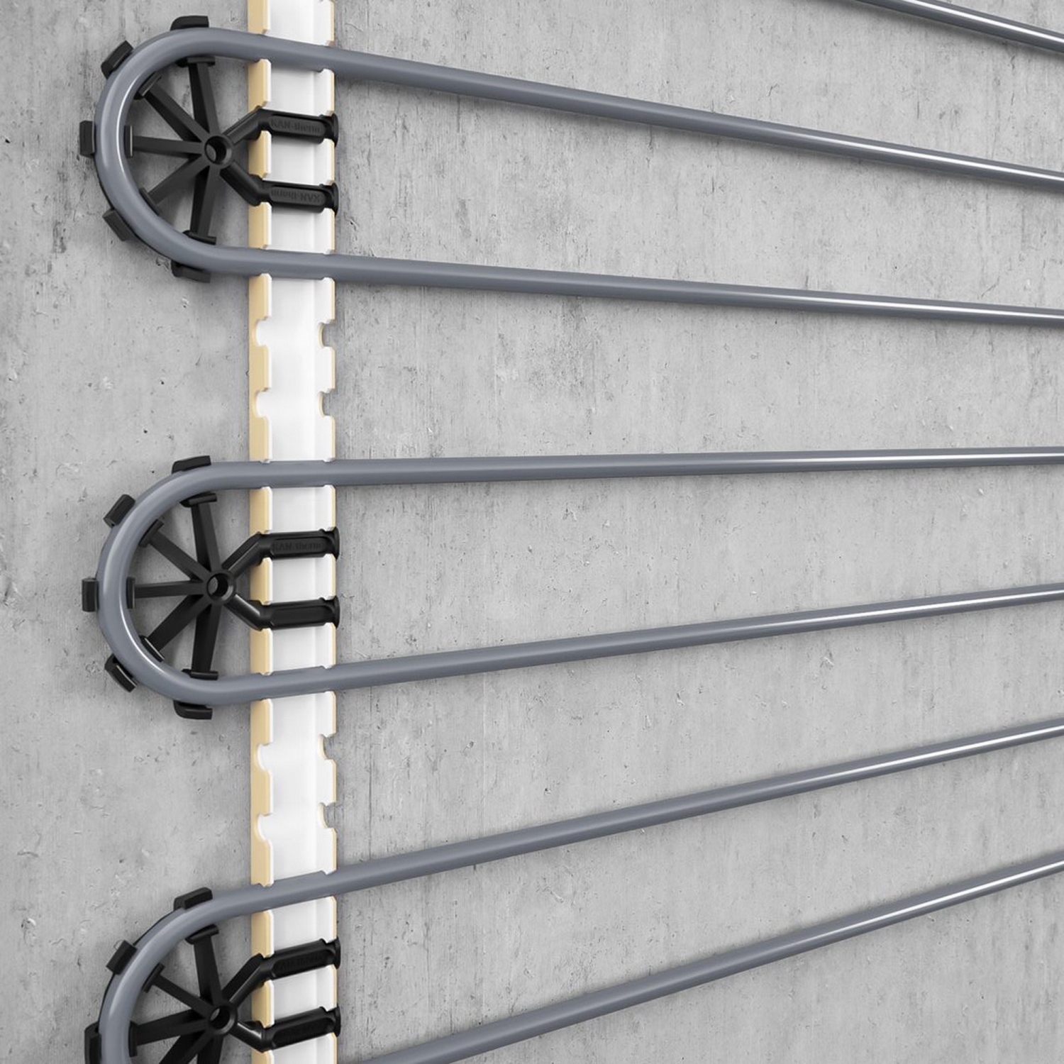 Rail ist ein Komplettsystem für den Bau von Flächenheizungen und -kühlungen an Boden, Wand und Decke im Nassverfahren, wobei die Rohrbefestigung in speziellen Kunststoffclipschienen erfolgt.