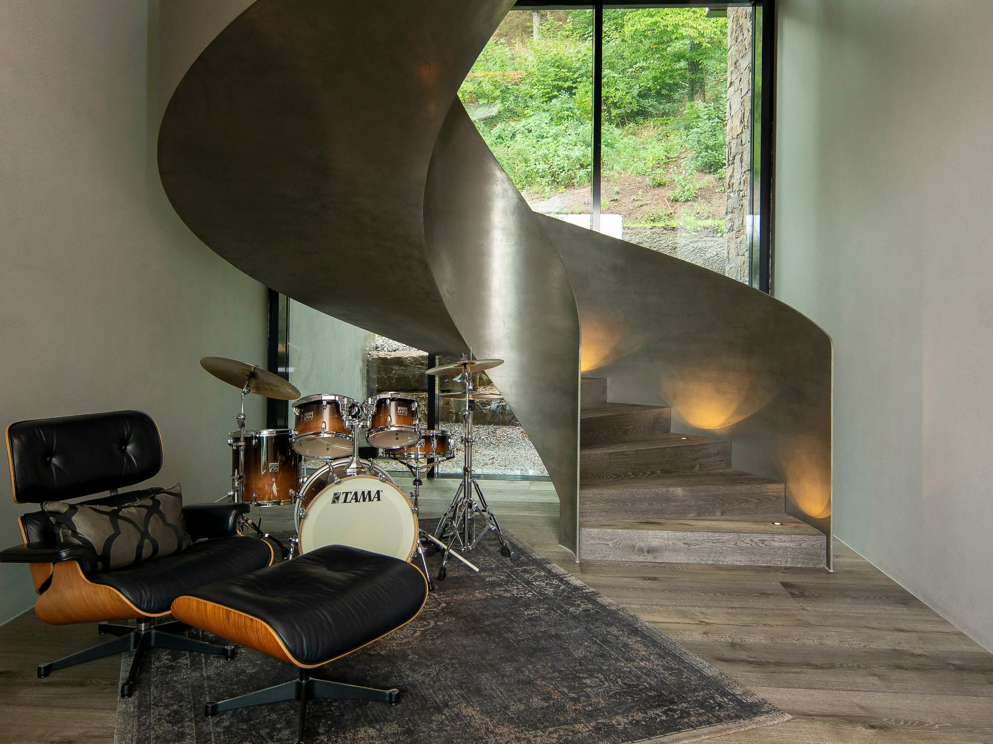 AR Architektur hat in Günzburg eine private, am Hang gelegene Villa entworfen.