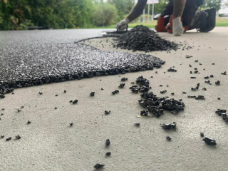 Bindemittel verkitten flüssige oder feste Stoffe zu einem Ganzen.