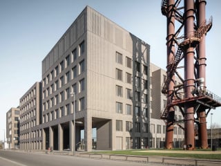 Der im Jahr 2022 fertiggestellte Neubau wurde von dem Architekturbüro Behles&Jochmisen geplant.
