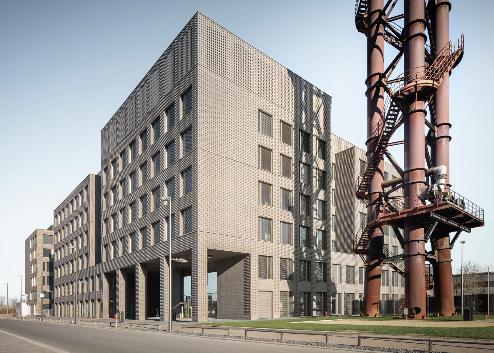 Das Gebäude dient als Vorratsbau für die Universität Luxemburg und das Luxembourg Institute of Science and Technology.