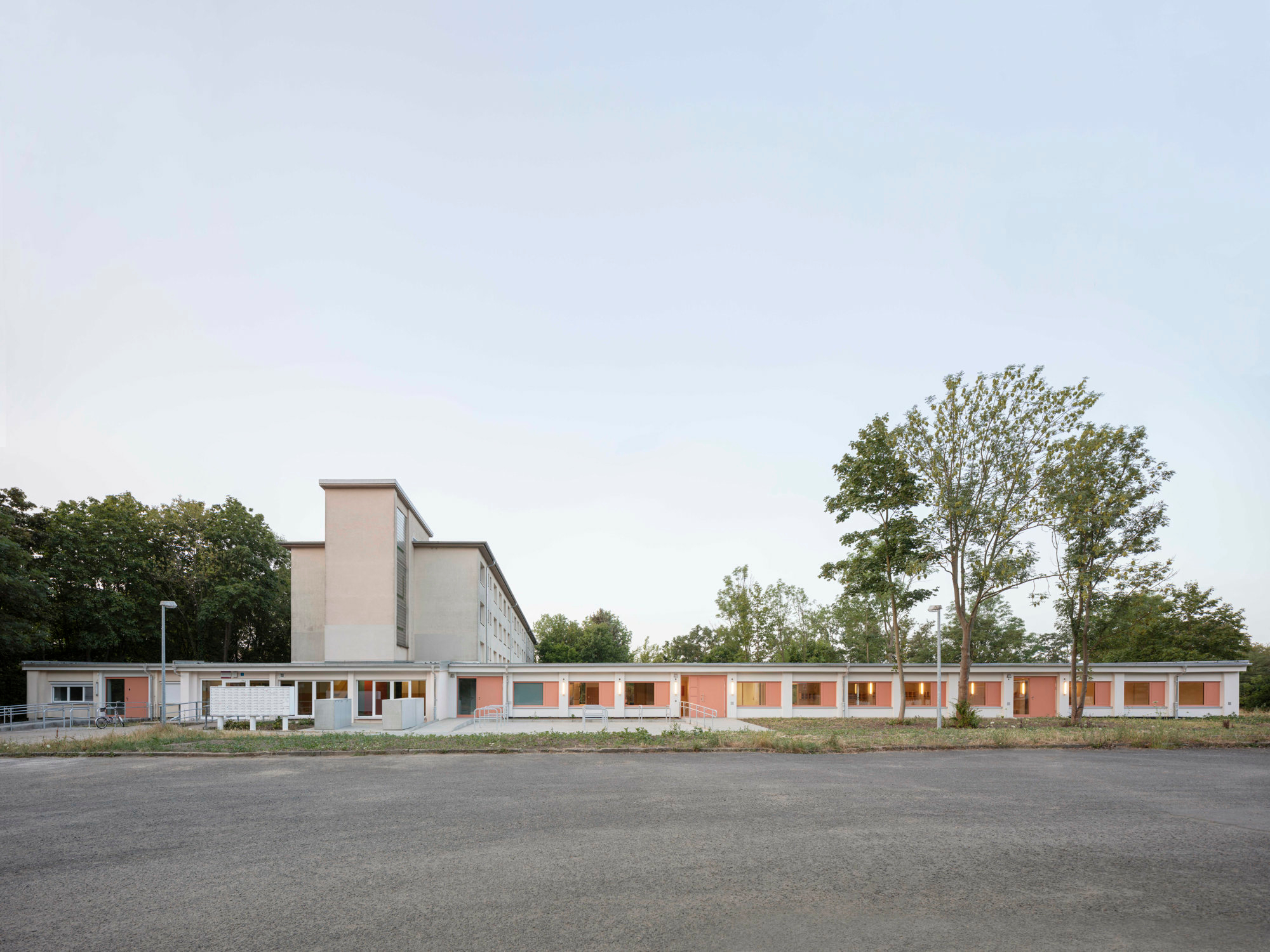 Die frühere Telefonzentrale der Hochschule Merseburg wurde nach Plänen von Aline Hielscher Architektur zur Kindertagesstätte umgebaut.