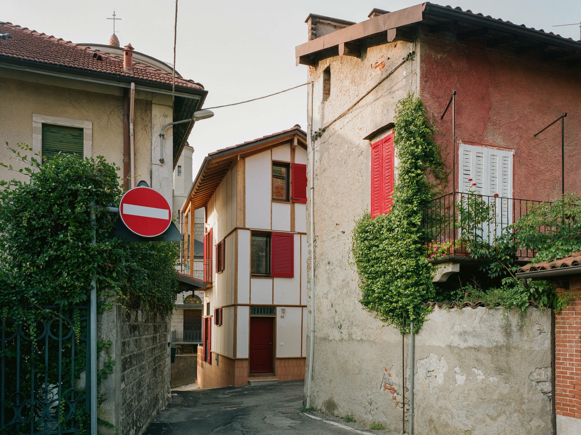 Casa di legno e paglia in Laveno-Mombello