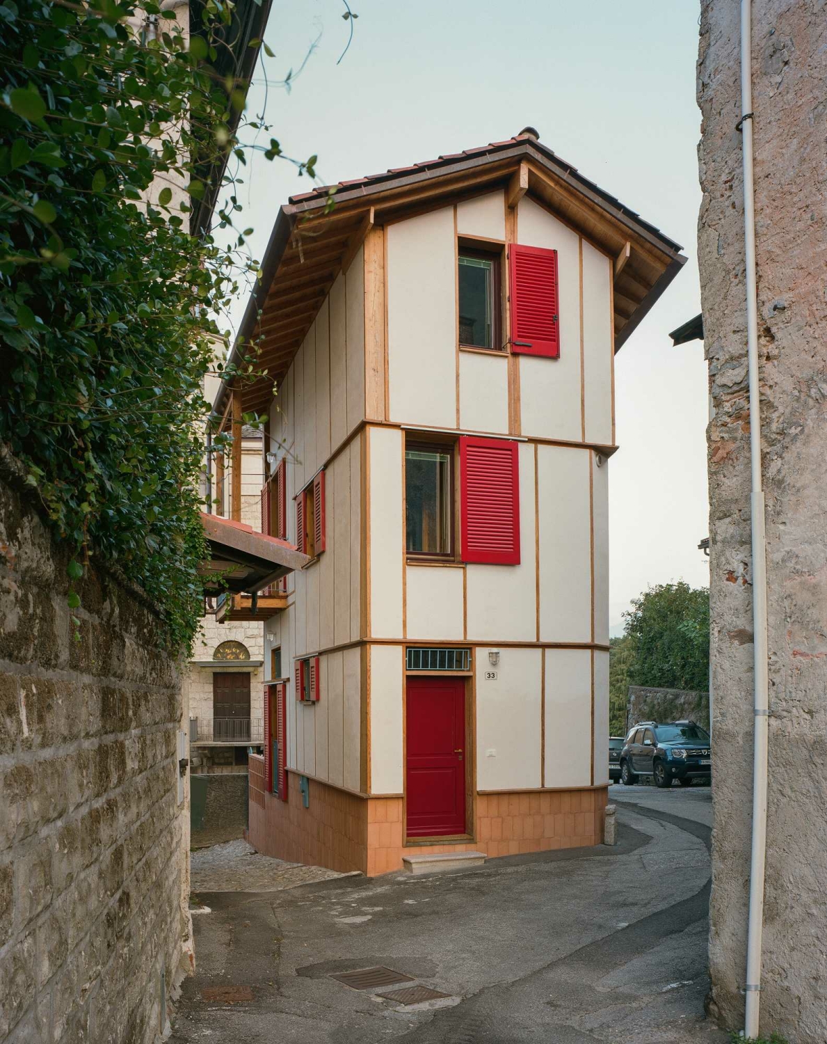 Die Casa di Legno e Paglia besteht aus aus Holz, Stroh, Kalk und wiederverwendeten Bauteilen.