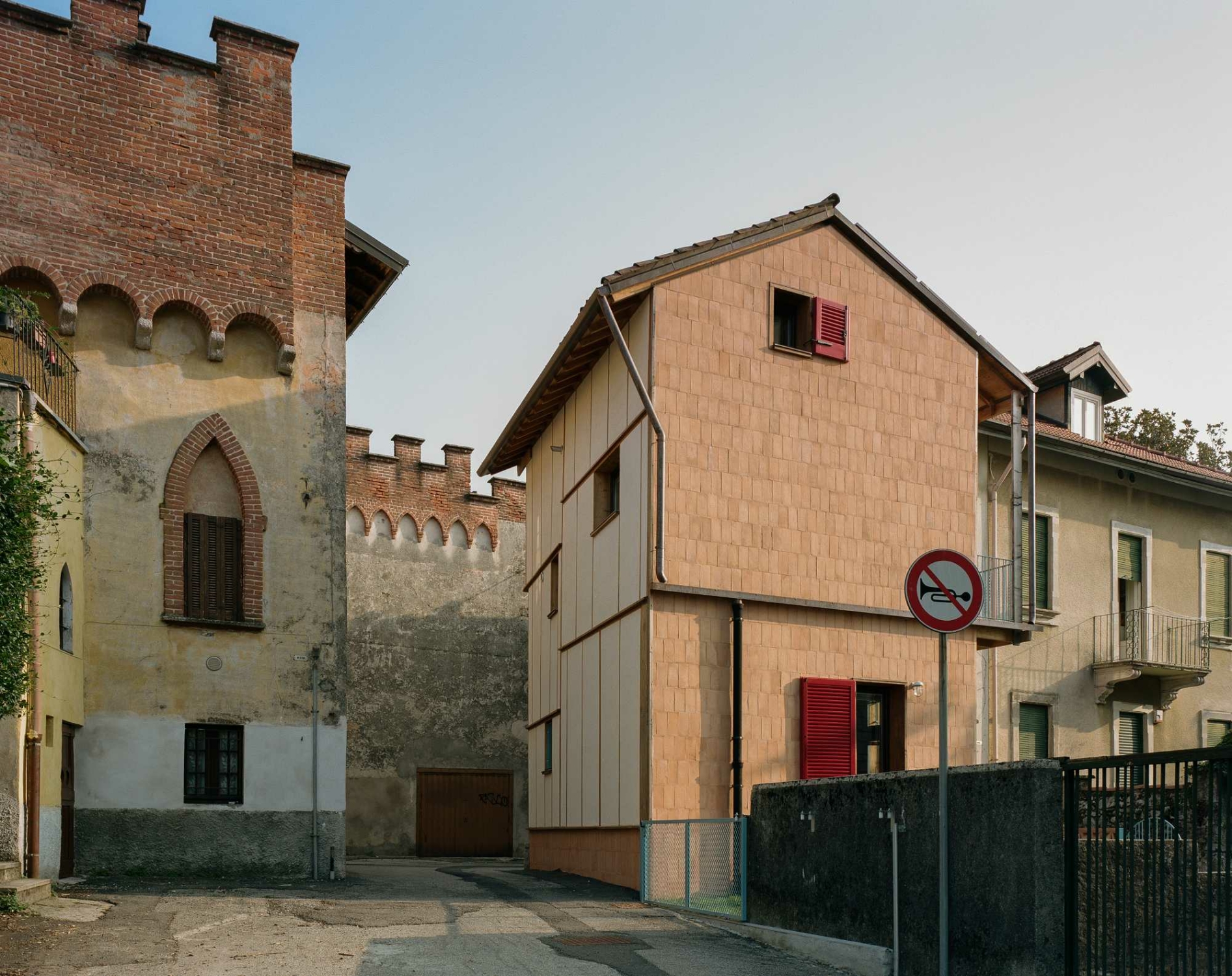Das Wohnhaus fügt sich harmonisch in das historische Stadtzentrum ein.