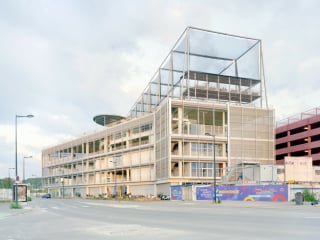  Das Pariser Architekturbüro hat im aufstrebenden Quartier Brazza in Bordeaux ein multifunktionales Sportzentrum errichtet.