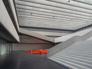 Für die Karls-Universität Prag haben Kuba & Pilar eine ehemalige Mensa zum Fakultätsgebäude der Humanwissenschaften umgeplant.