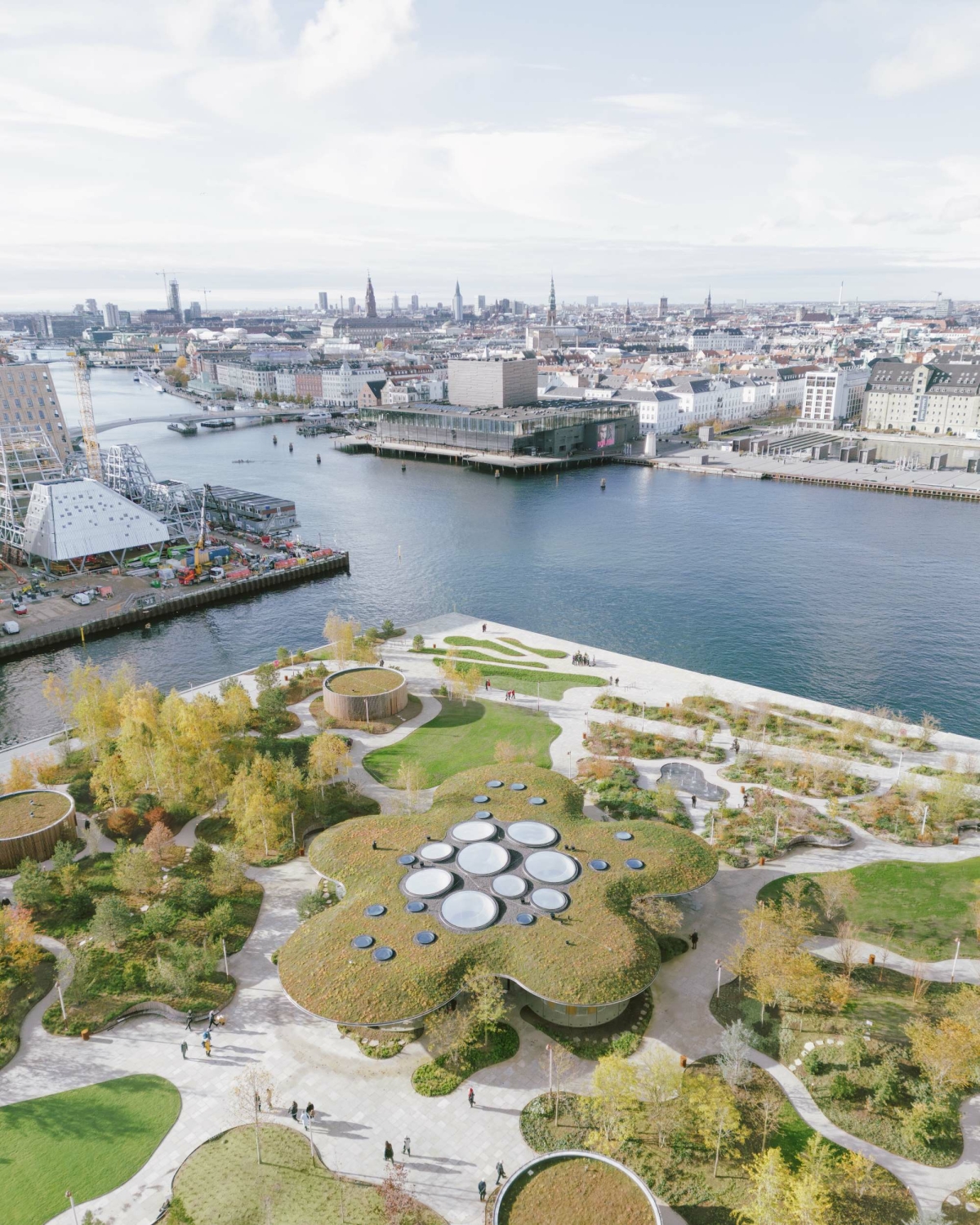 Ansicht aus der Luft und Blick Richtung Stadtzentrum