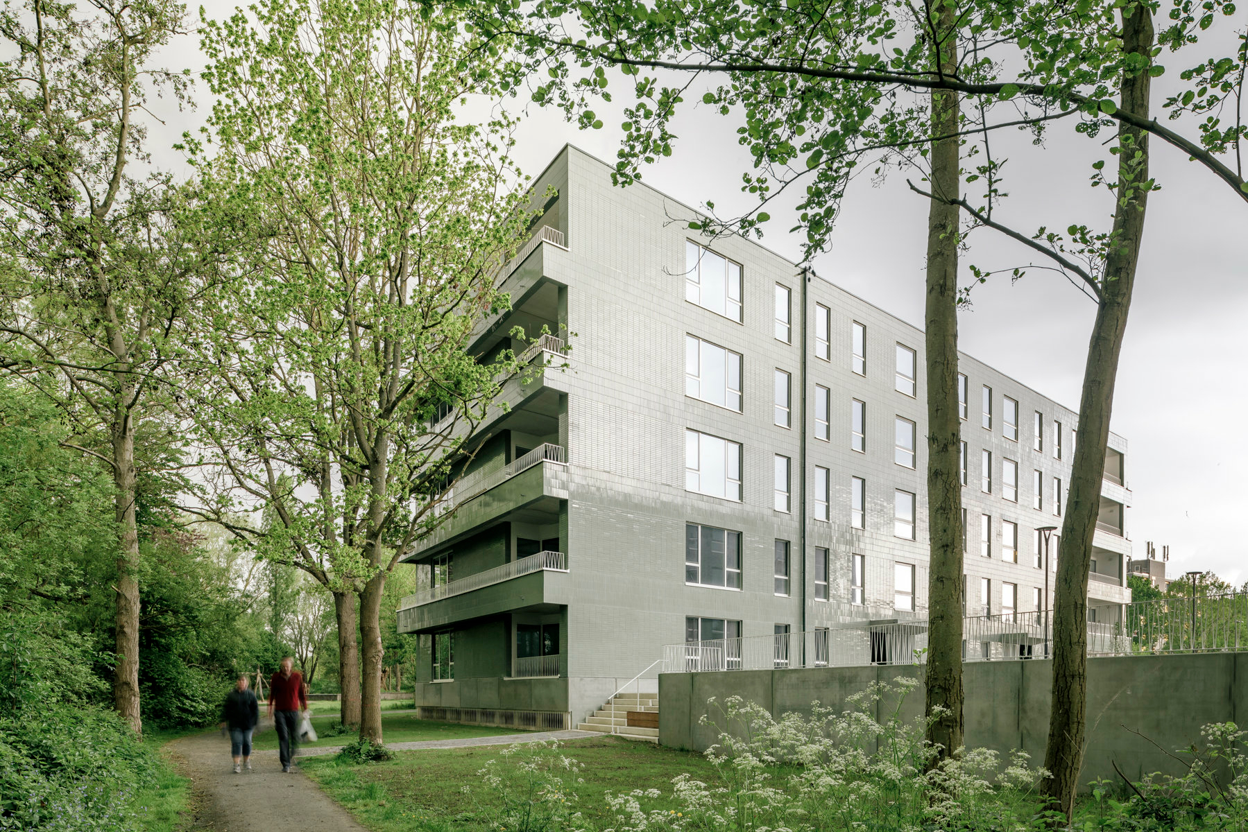 Der fünfgeschossige Baukörper umfasst 24 Wohnungen.