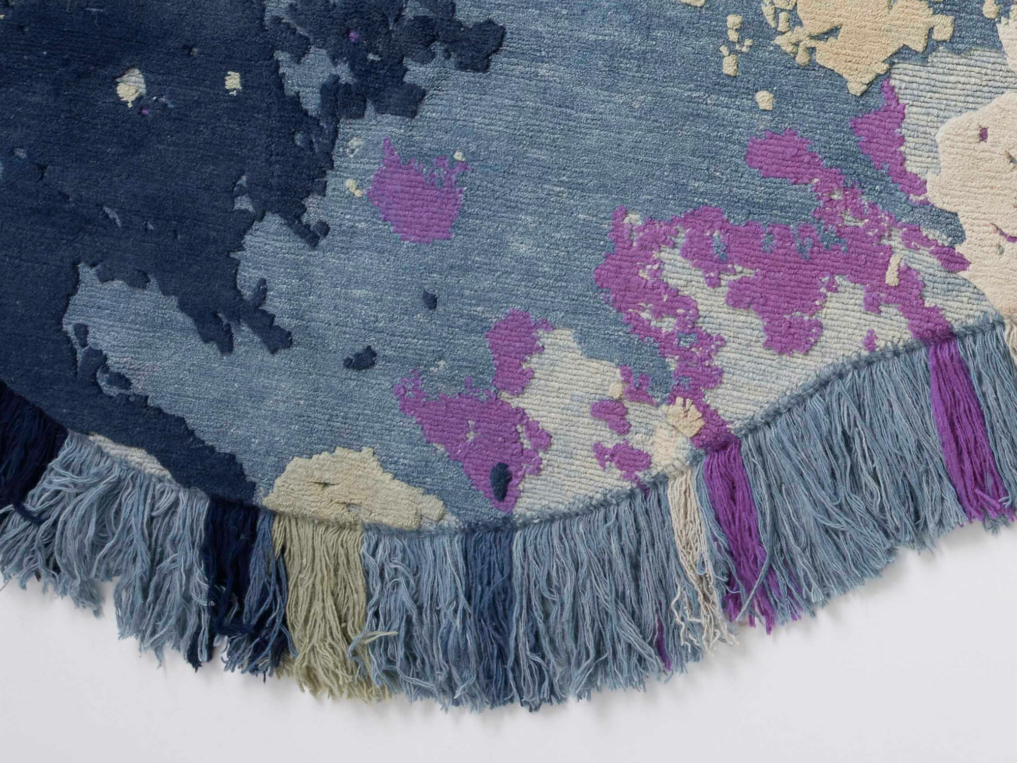 Mareike Lienau hat in Zusammenarbeit mit der Designerin Danielle Gringmuth den Teppich La Mer für ihr eigenes Label Lyk Carpet entwickelt.