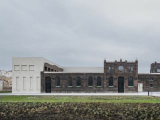 In Ostrava hat das Architekturbüro KWK Promes den ehemaligen Schlachthof in eine Kunstgalerie umgewandelt.