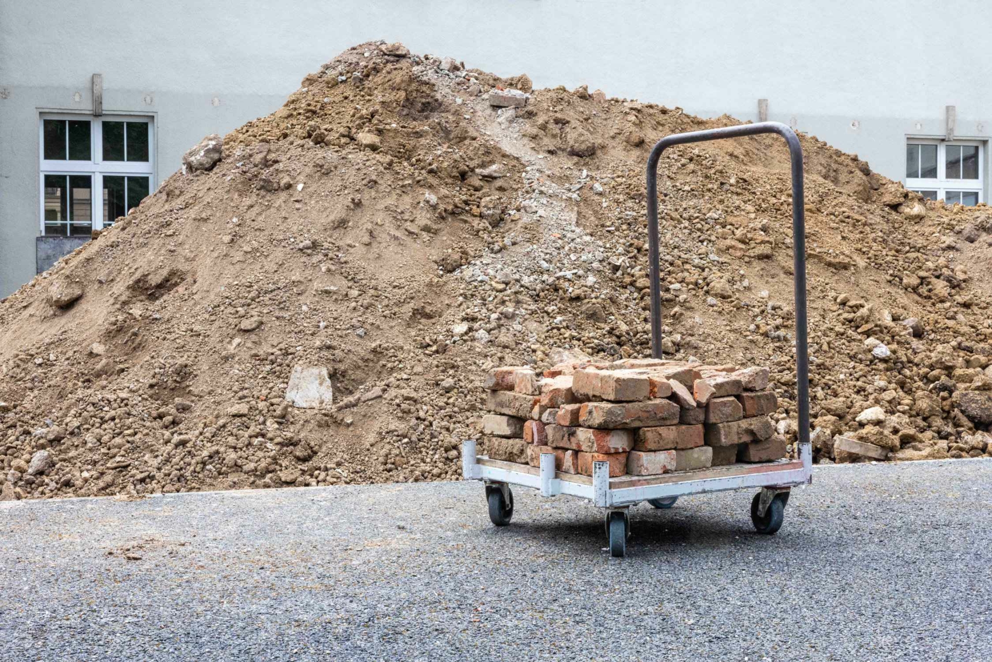Die Ziegelsteine wurden einer Universitätsbaustelle entnommen.