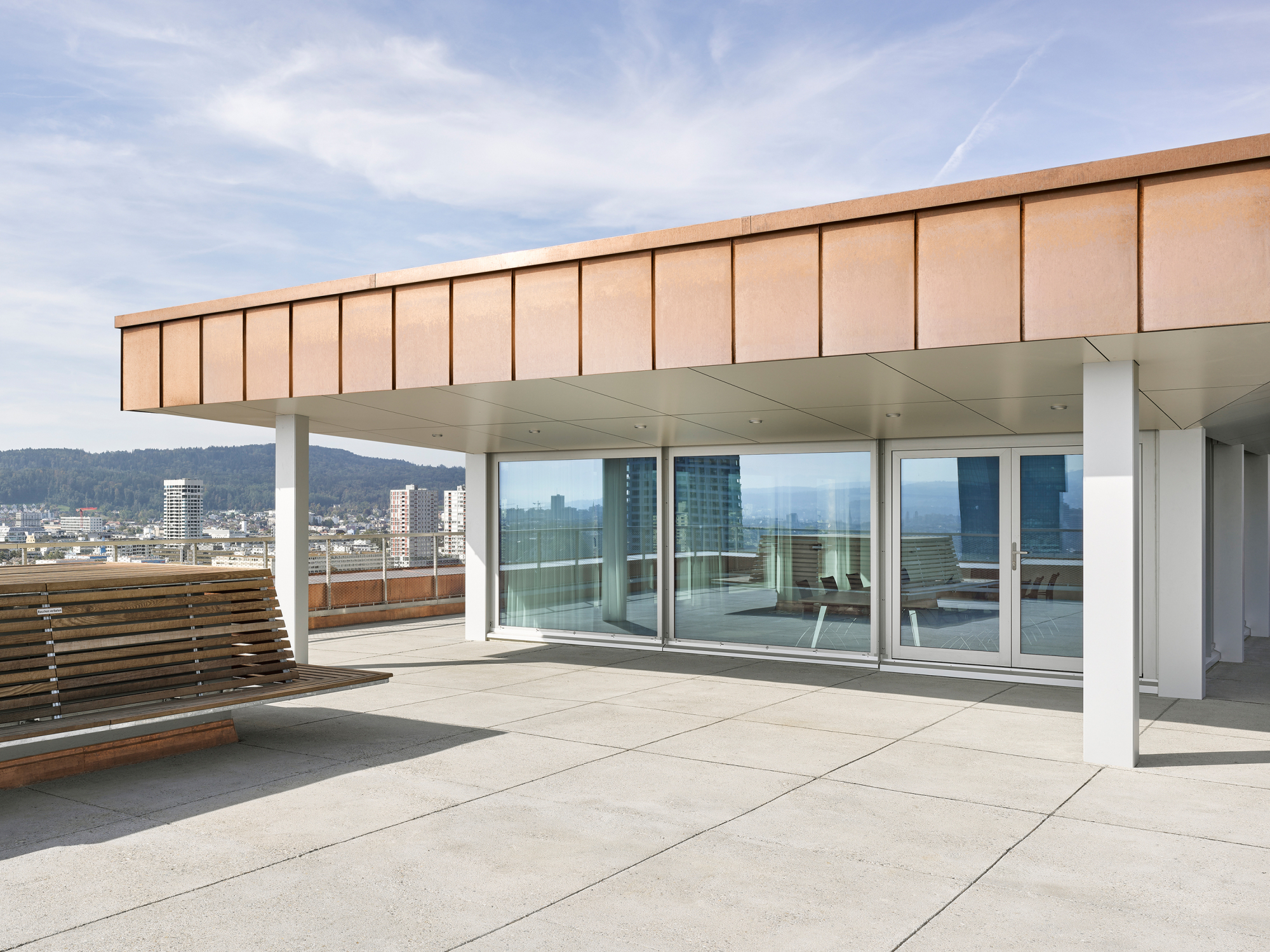 Das 17. Obergeschoss verfügt über eine Dachterrasse.