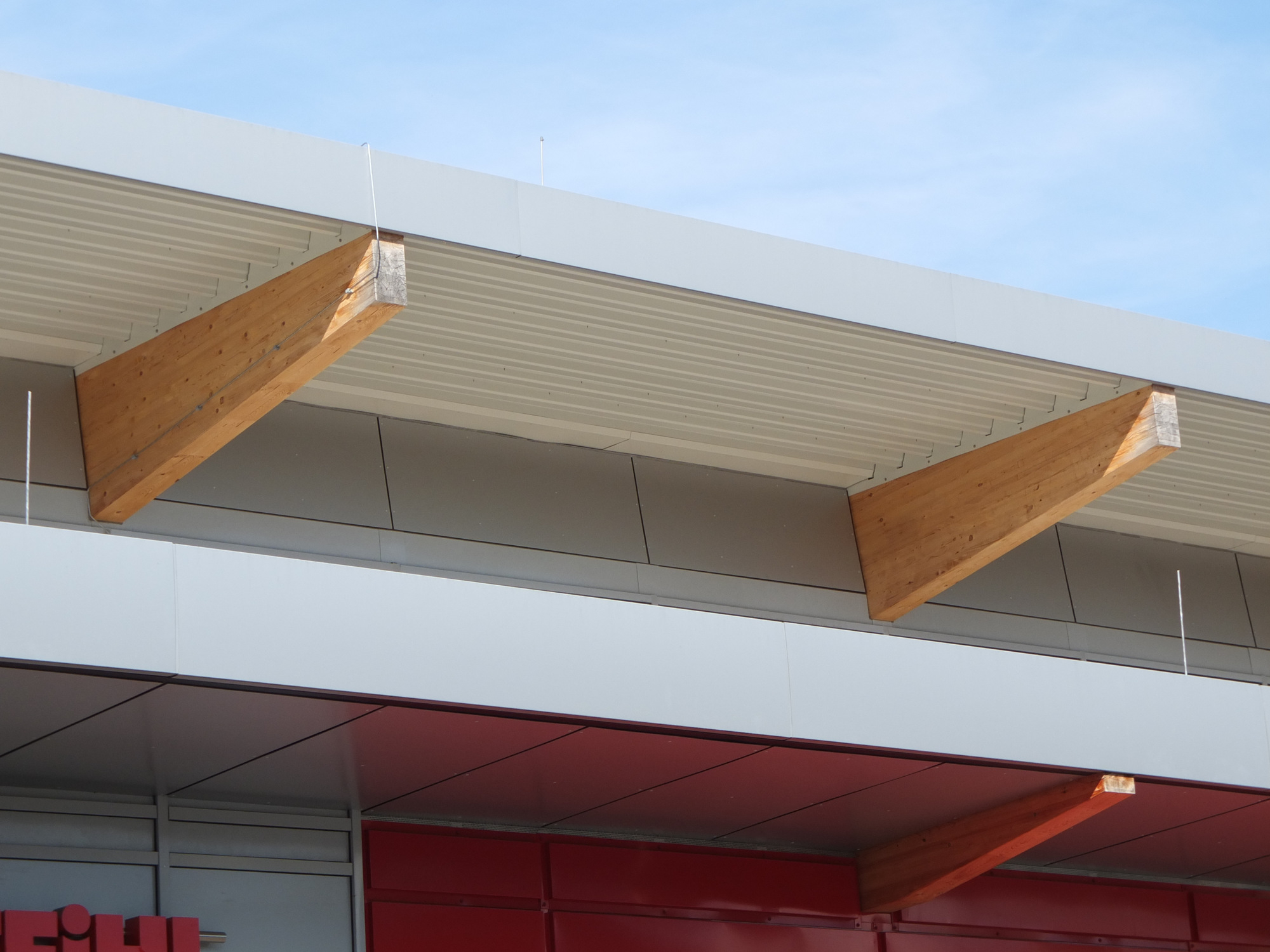Je nach Lage des Bauteils, ist schreitet die Vergrauung unterschiedlich schnell voran.