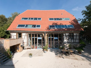 Im Tübinger Stadtteil Derendingen hat die Baugemeinschaft dreier Familien einer historischen Scheune neues Leben eingehaucht. 