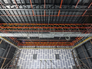 Für das Nationaltheater Mannheim entstand eine Ersatzspielstätte namens OPAL, also Oper am Luisenpark. Die Leichtbauhalle hat während der Generalsanierung des Haupthauses eine voraussichtliche Nutzungsdauer von vier Jahren.