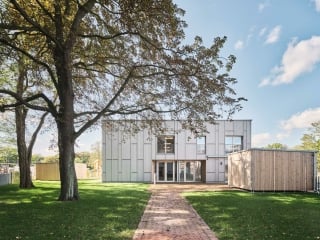 Im Bremer Neubauviertel Ellener Hof wurden 2022 die beiden Gebäude Woof (hier im Bild) und Skelle fertig, beide geplant von ZRS.