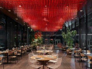 Den Glaskörper am Lindenplatz in der Outletcity Metzingen bezog 2023 das vietnamesische Restaurant Champa. 
