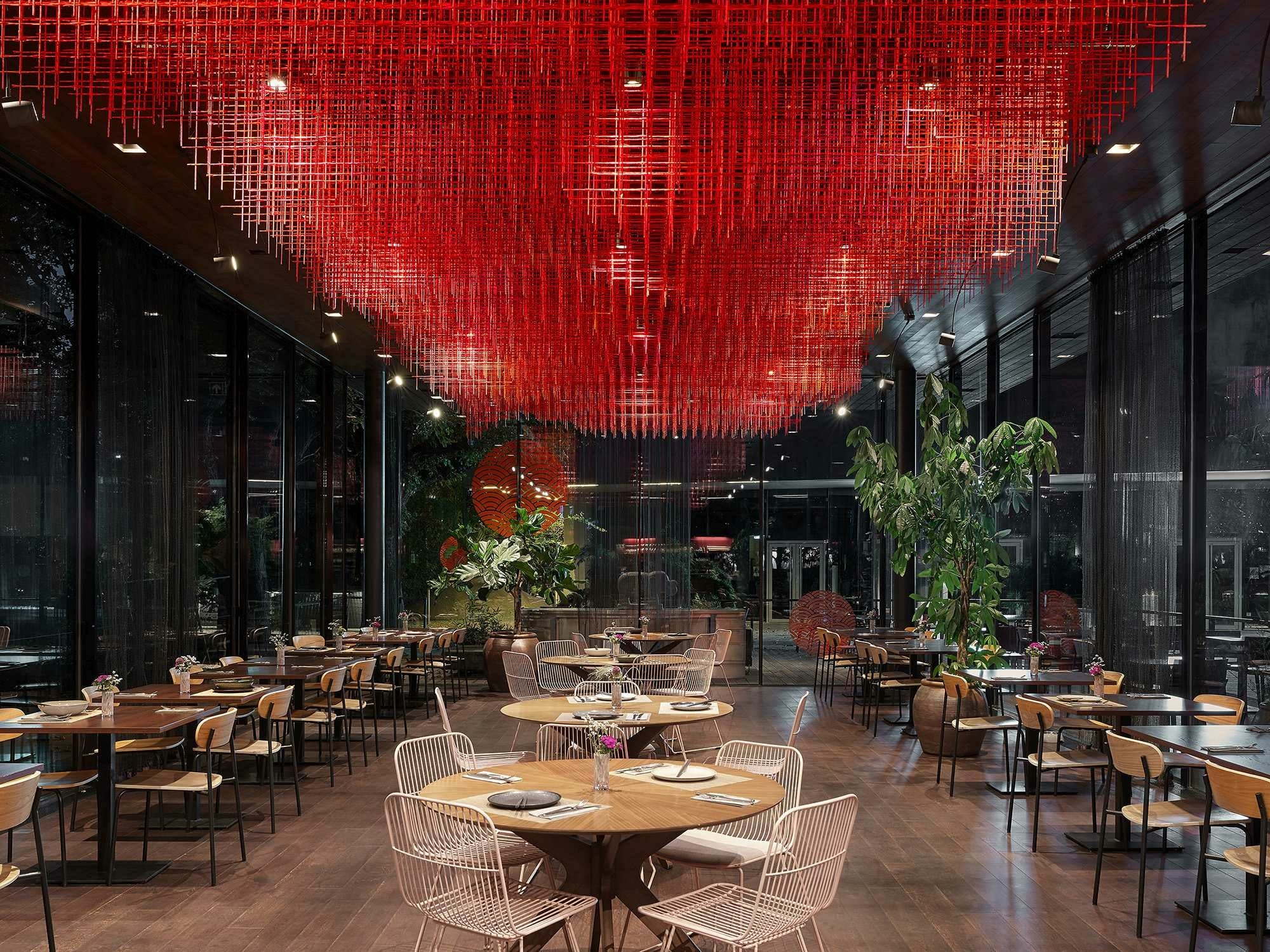 Den Glaskörper am Lindenplatz in der Outletcity Metzingen bezog 2023 das vietnamesische Restaurant Champa. 