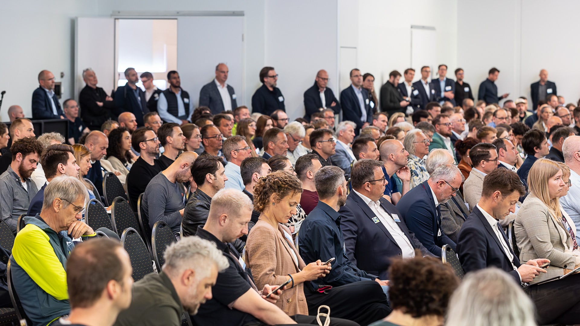 Das Interesse seitens der Immobilienwirtschaft, von Planenden und Industrie am Holzbau ist nach wie vor groß.