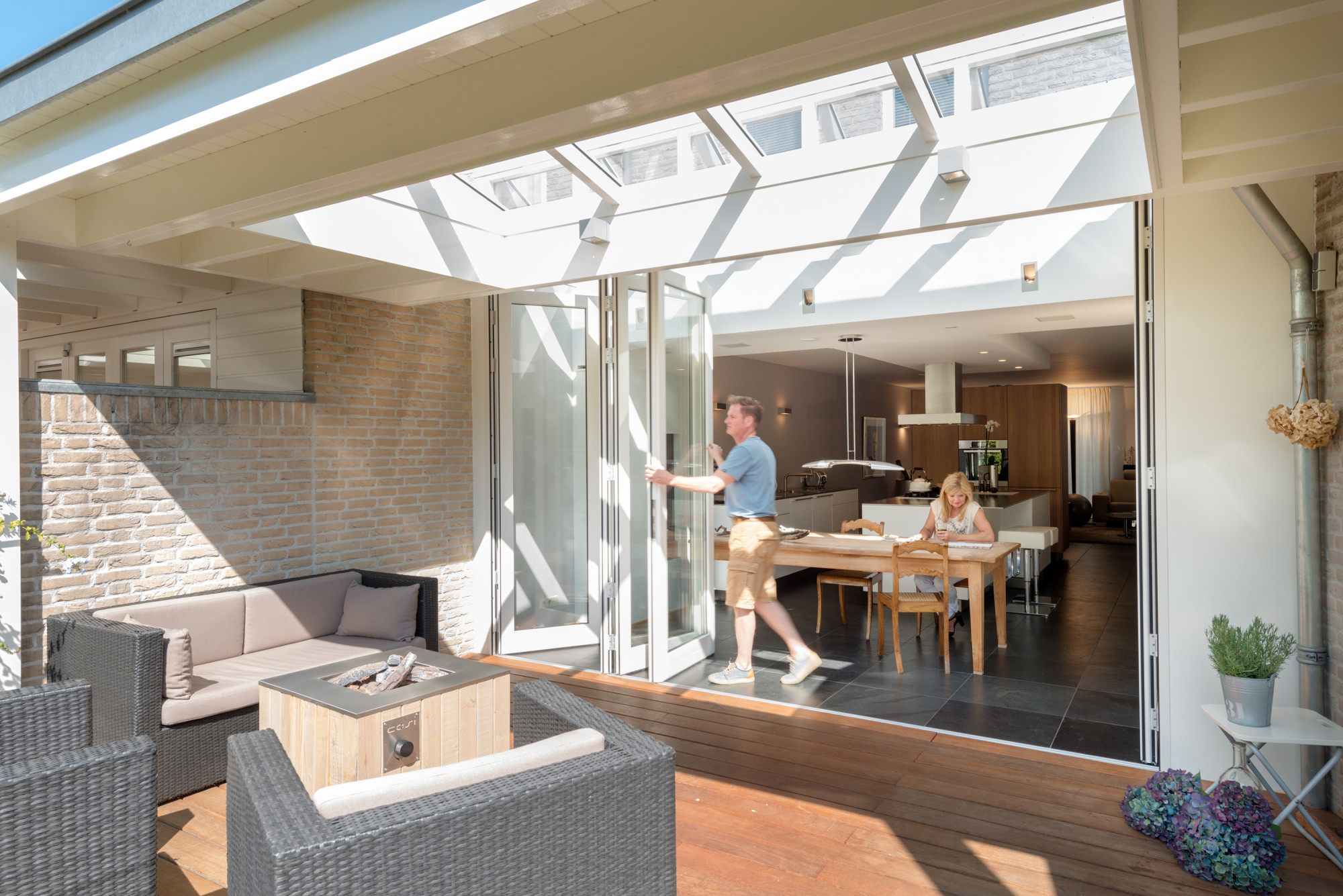 Je nach System bestehen die Rahmen aus Aluminium, Holz oder einem Hybrid aus beiden Werkstoffen.