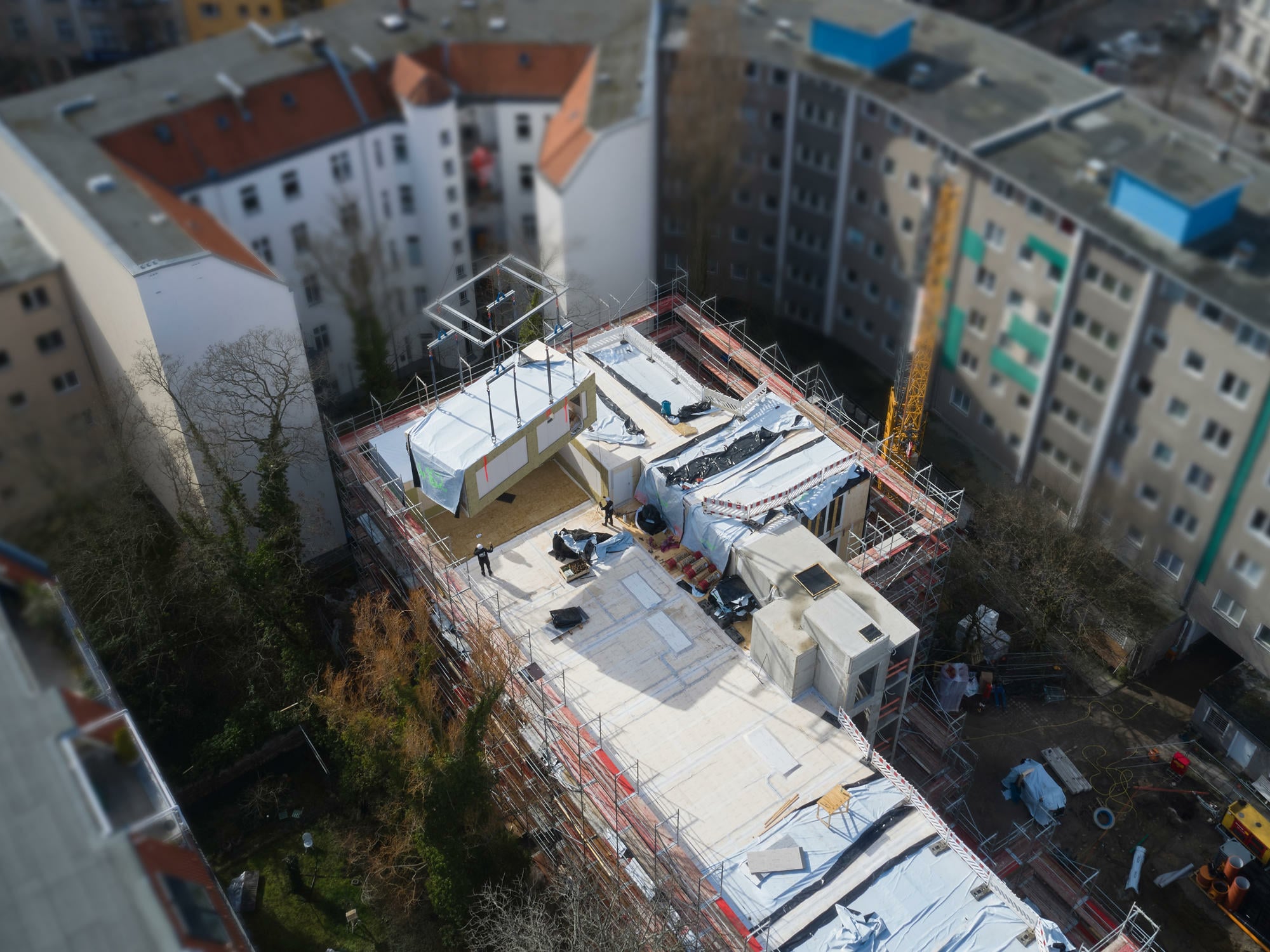 Die beiden neuen Wohngebäude der Deutsche Investment Kapitalverwaltung wurden in Modulbauweise errichtet. Zum Einsatz kamen dabei Dämmstoffe des Herstellers Rockwool.