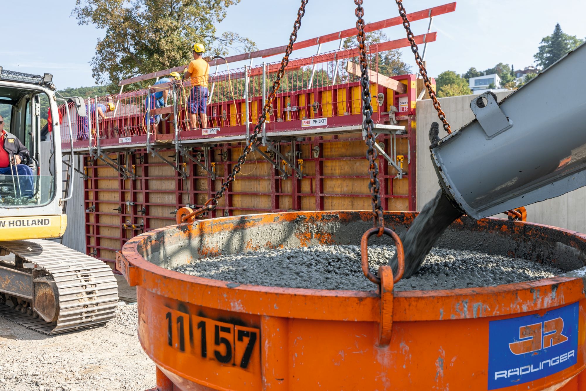 50 Meter pro Woche schritt der Bauvorgang vorwärts. Das angewendete Pilgerschrittverfahren hatte Regeltaktlängen von 10 Metern, die Wandhöhen variieren dabei zwischen 2,5 und 4,1 Metern.