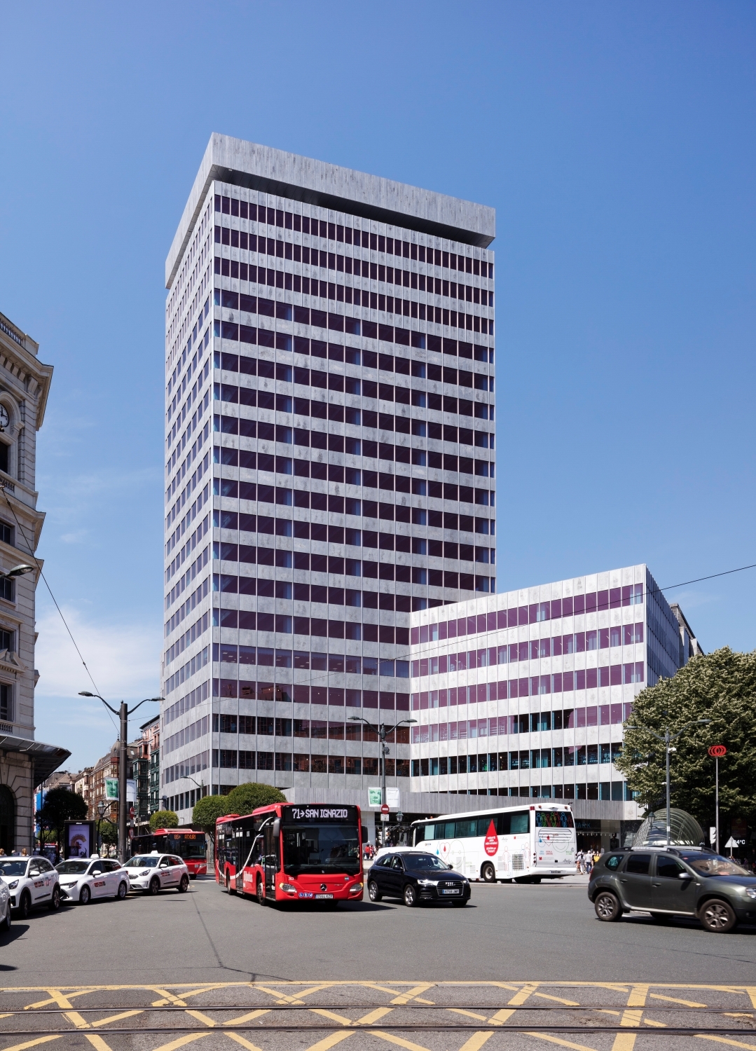 Der 22 Geschosse zählende Büroturm war einst Hauptsitz der Banco Bilbao Vizcaya.