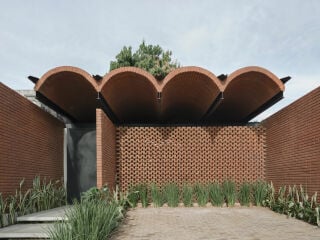 Das Wohnhaus in Asunción steht im Zeichen des Zwischenraums. 