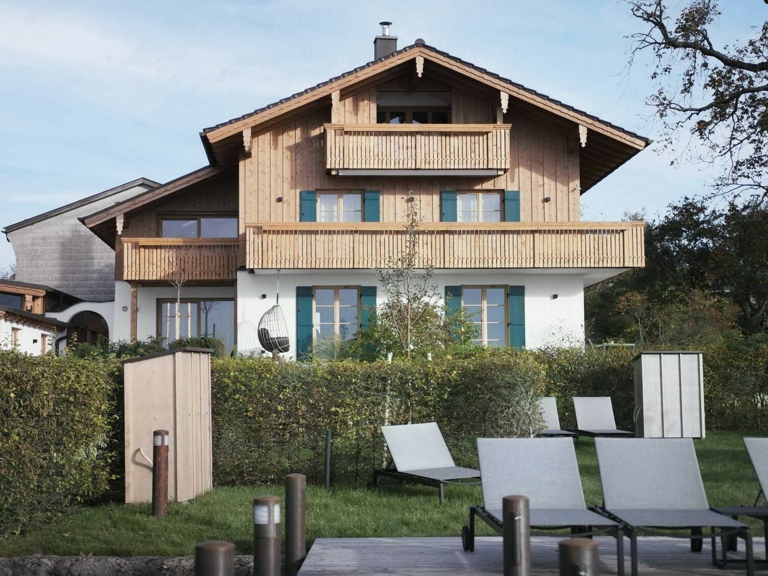 Die Fraueninsel im Chiemsee ist ein beliebter Ausflugsort mit idyllischer Umgebung.