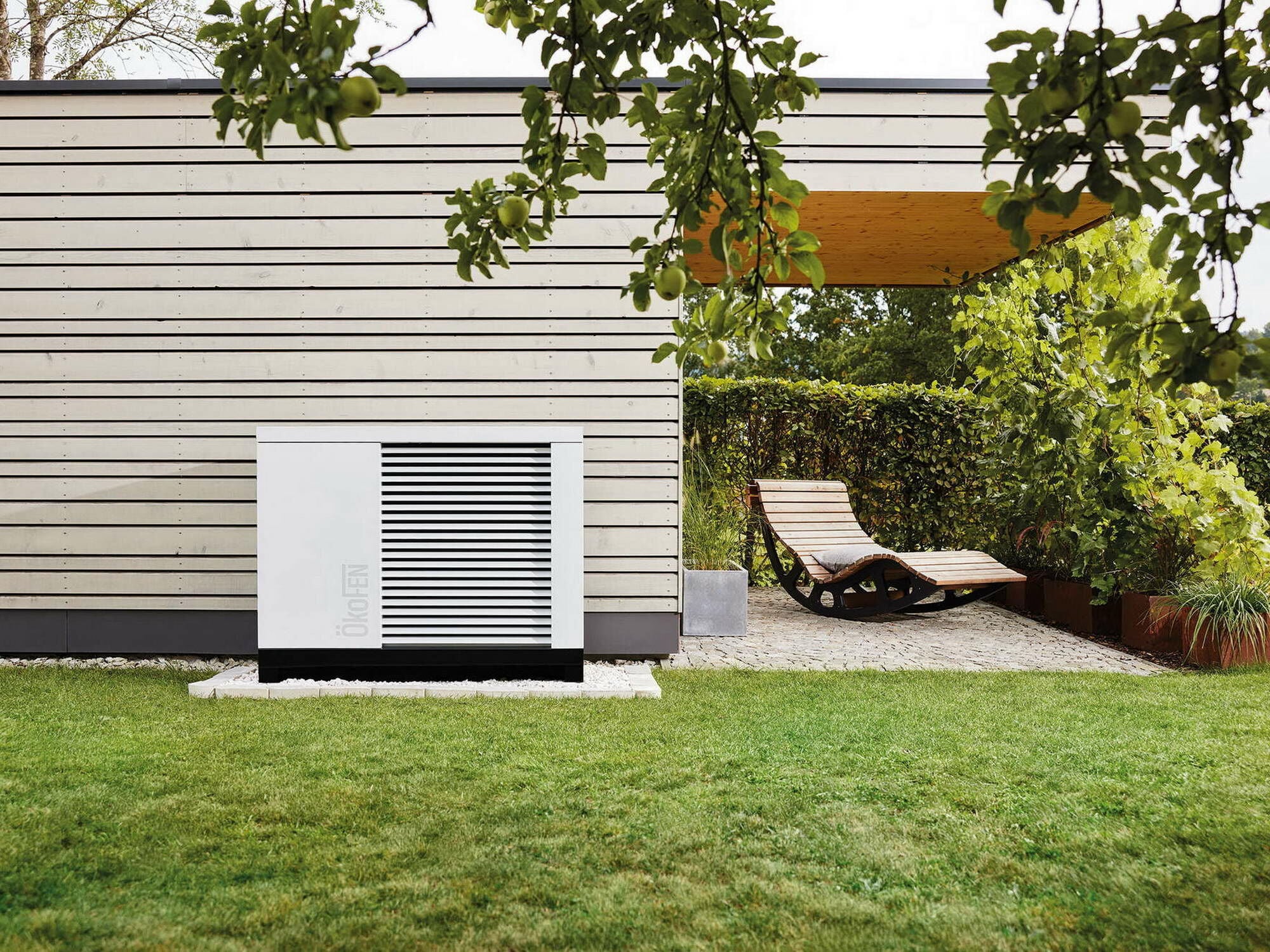 Die smarte Green-Mode-Regelung erkennt auf Basis von CO2-Daten und Strom-Börsenpreisen, wann der Strom nicht nur günstig ist, sondern auch möglichst emissionsarm produziert wurde. So kann jeder selbst bestimmen, ob das Gerät maximal ökologisch oder maximal günstig arbeiten soll.