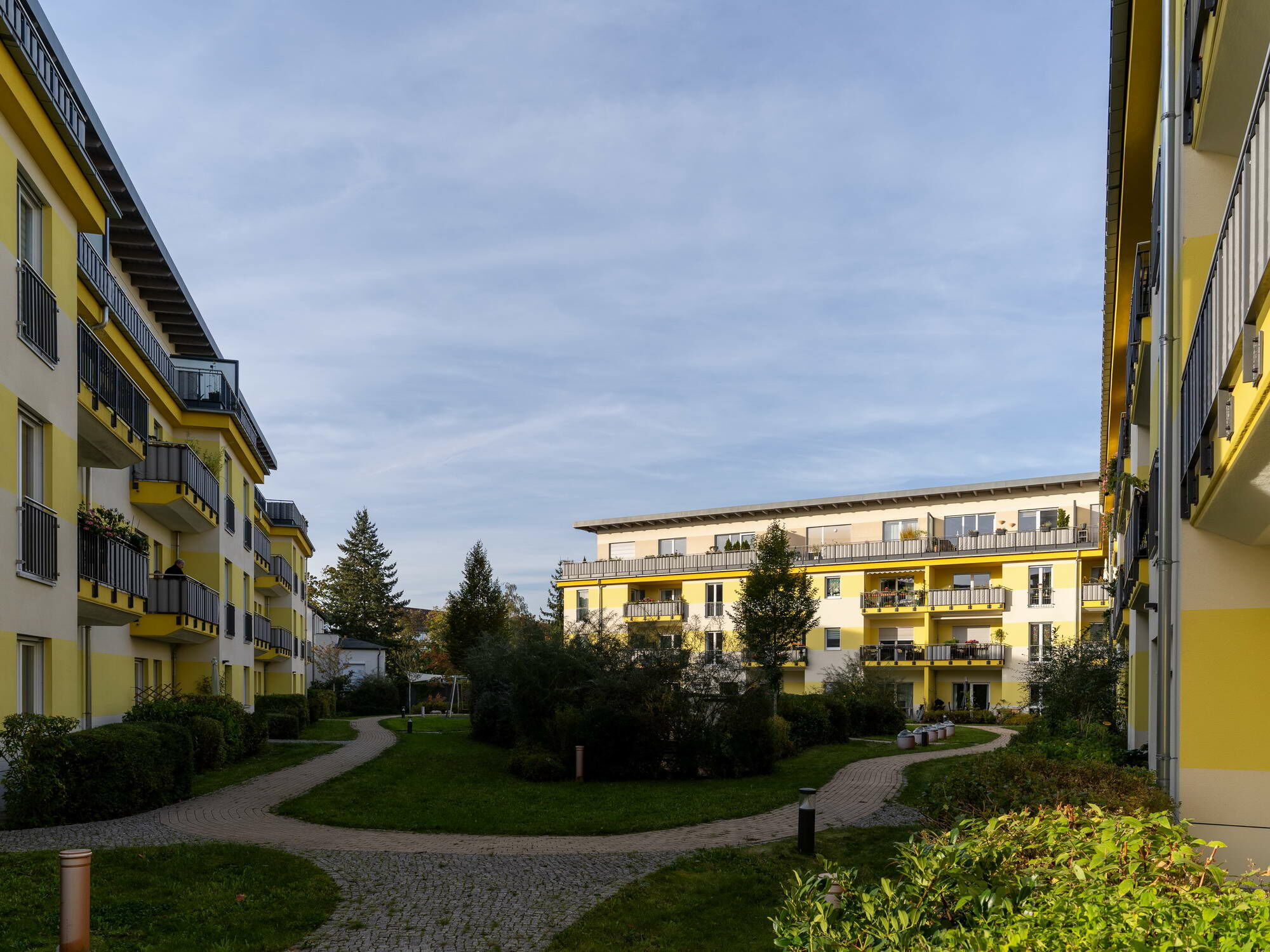 Als Wärmequelle für die Geräte dient die Abwärme der öffentlichen Abwasser-Druckleitung, die in der angrenzenden Straße verläuft. 