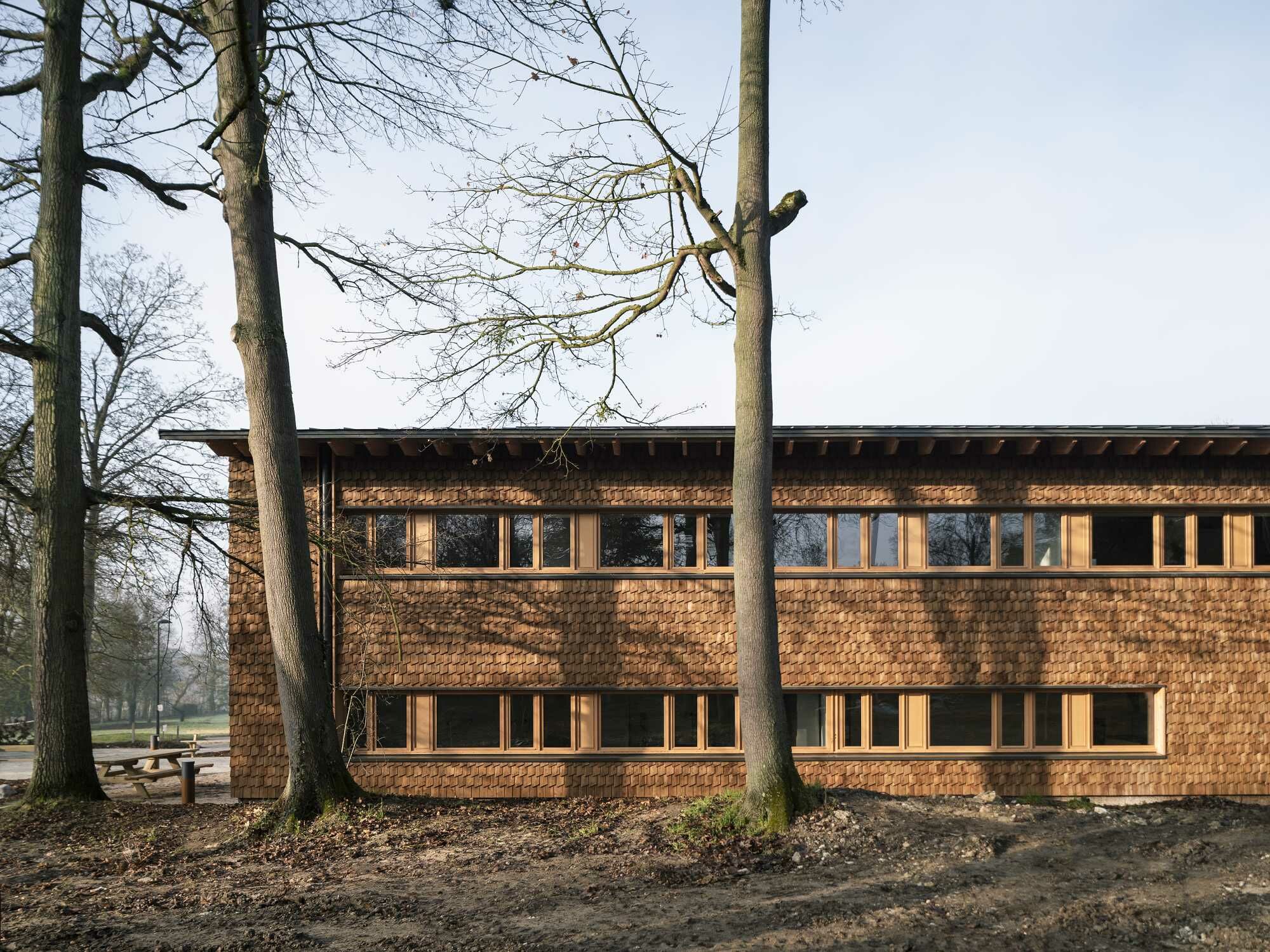 In dem Gebäude befinden sich therapeutische Werkstätten für verschiedene handwerkliche Tätigkeiten.