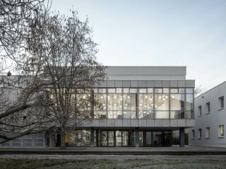 Die nach Plänen von Thoma Architekten sanierte Mensa am Park in Weimar steht seit 2022 wieder offen.
