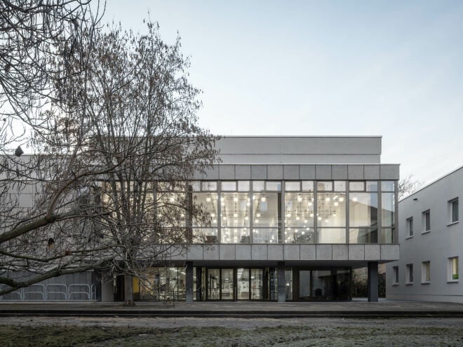 Die nach Plänen von Thoma Architekten sanierte Mensa am Park in Weimar steht seit 2022 wieder offen.