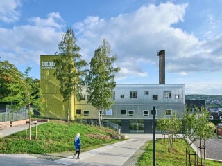 In Wuppertal wurde aus einer ehemaligen Textilfabrik der BOB Campus. Die Transformationen erfolgte nach Plänen von raumwerk.architekten.
