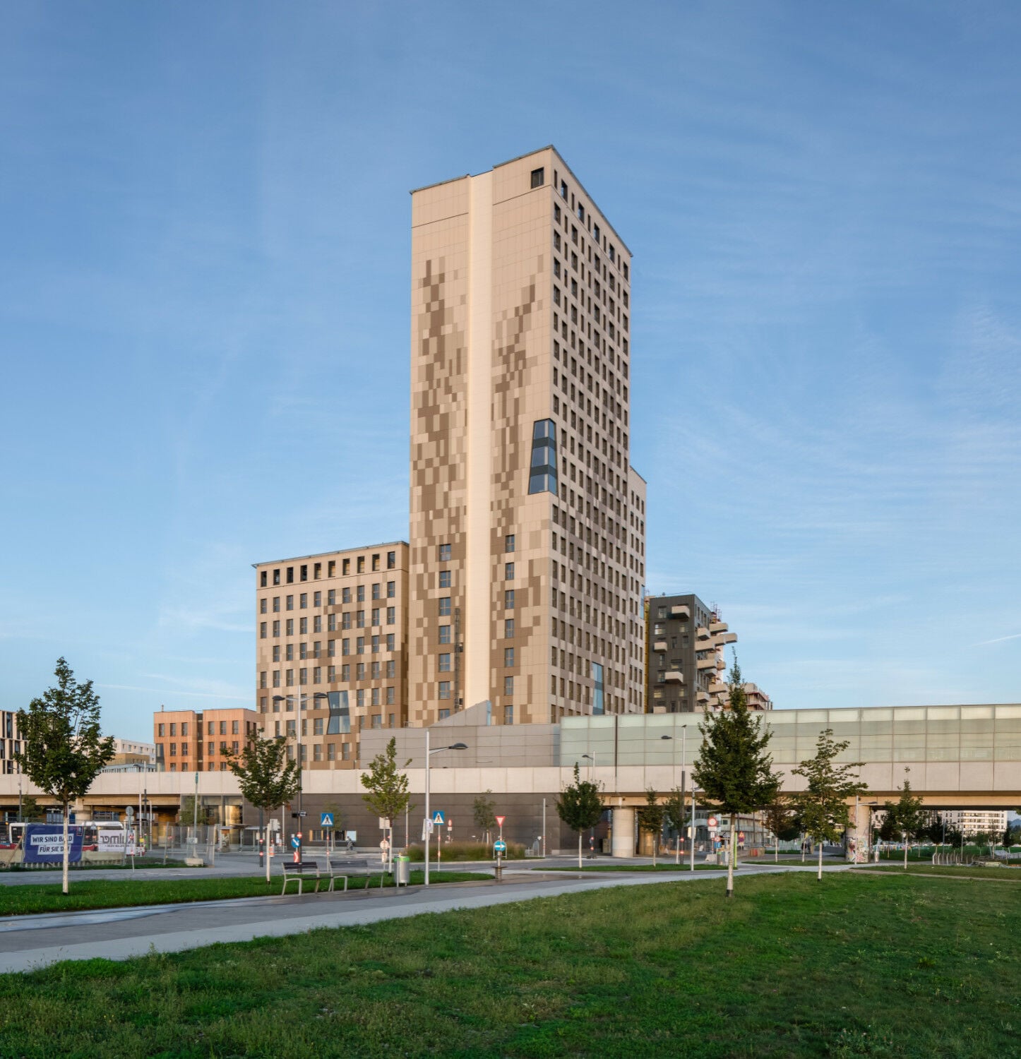Die oberen Stockwerke beherbergen ein Hotel sowie exklusive Apartments.