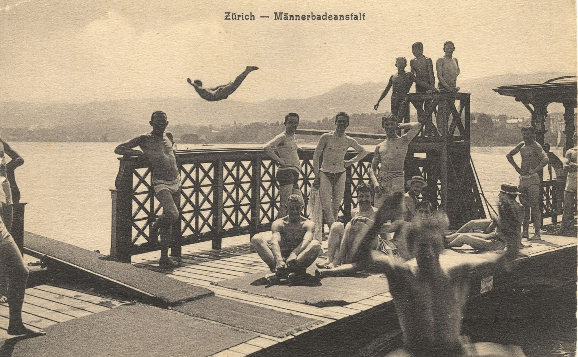 Postkarte der Männerbadi Bürkliplatz mit den beliebten Sprungbrettern