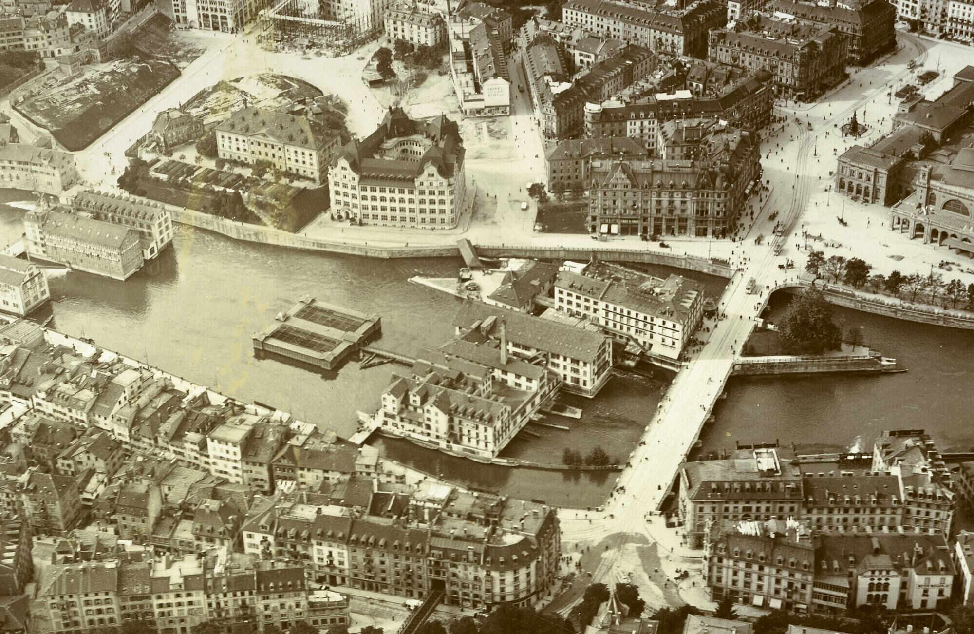 1909: Luftaufnahme vom Heissluftballon-Piloten Eduard Spelterini